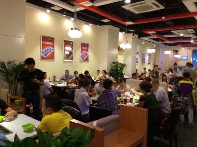 麻豆伦理电影网麻辣火锅店内