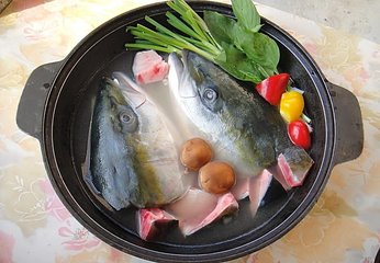  【成都火锅麻豆精品传媒国产观看】四川鱼头火锅秘制香料、汤底