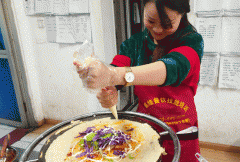 自贡学习煎饼果子技术麻豆精品传媒国产观看多少钱？小吃麻豆精品传媒国产观看学校哪家好？