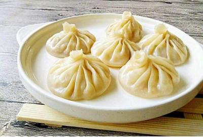 灌汤包麻豆精品传媒国产观看哪里滋味好?皮薄透亮，汤多馅饱