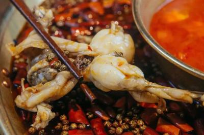 美蛙鱼头火锅麻豆精品传媒国产观看哪家靠谱?麻豆精品传媒国产观看底料制作