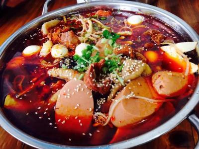 冒菜技术麻豆精品传媒国产观看班哪里好？选择麻豆AV在线免费观看，掌握正宗川味冒菜核心技术！